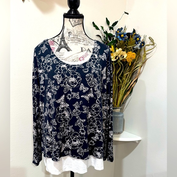 J. Jill Blue & White Butterfly Graphic Long Sleeve Top size Medium - Picture 1 of 9